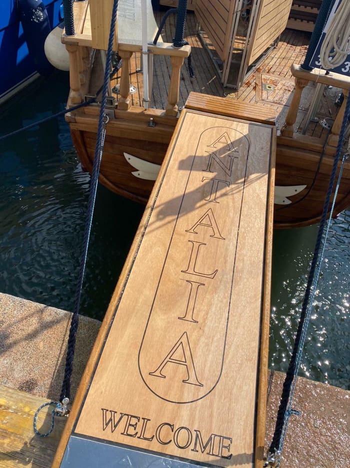 9 hours aboard 
ANT A L I A, an ancient schooner to discover Anzio and its surroundings.