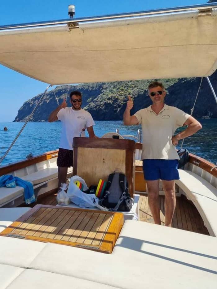 Privé boottocht rond de Eolische Eilanden op een motorboot.
