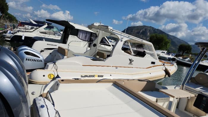 Entdecken Sie Terracina auf einer 9-stündigen Motorbootfahrt.