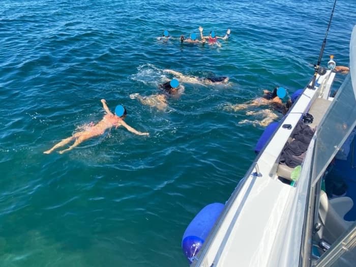 Explorez Tarente en bateau : une journée complète sur l'eau à bord d'un bateau à moteur
