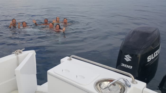 Explorez Tarente en bateau : une journée complète sur l'eau à bord d'un bateau à moteur