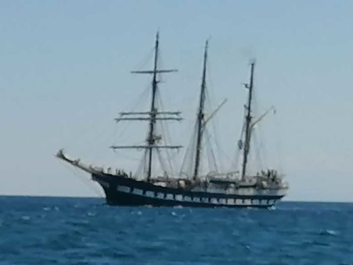 Explorez Tarente en bateau : une journée complète sur l'eau à bord d'un bateau à moteur