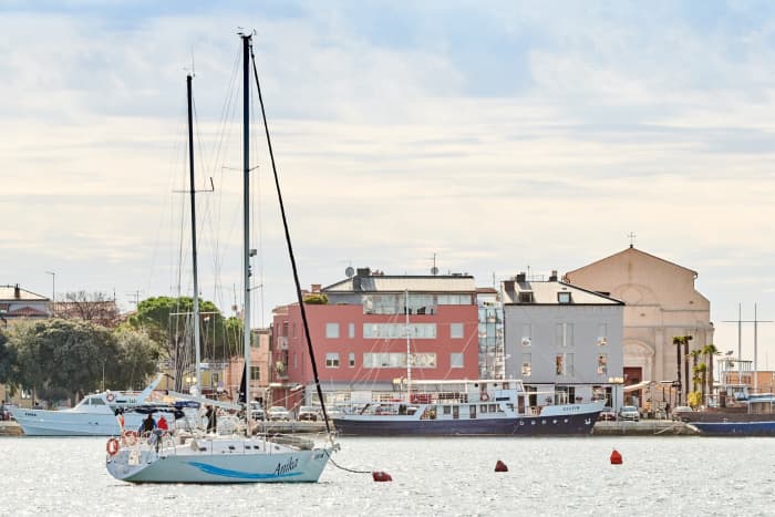 Full-day sailing experience in Umag