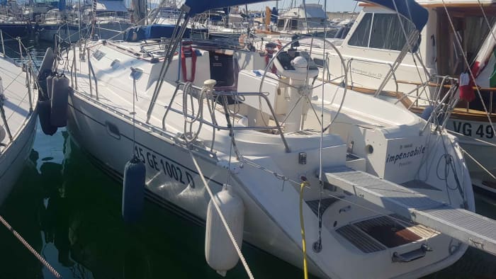 Erleben Sie die Freiheit des Segelns fernab überfüllter Strände! Mit unserem Segelboot erkunden Sie die Weite des Tigullio-Flusses, tauchen in ruhige Gewässer ein und erfrischen sich beim Schwimmen oder bei der Delfinbeobachtung vor der Küste. Ein Segelerlebnis, das Sie weit weg vom Alltagstrubel führt.