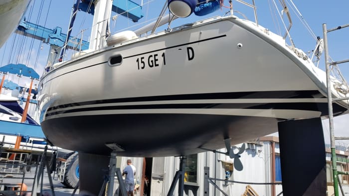 Erleben Sie die Freiheit des Segelns fernab überfüllter Strände! Mit unserem Segelboot erkunden Sie die Weite des Tigullio-Flusses, tauchen in ruhige Gewässer ein und erfrischen sich beim Schwimmen oder bei der Delfinbeobachtung vor der Küste. Ein Segelerlebnis, das Sie weit weg vom Alltagstrubel führt.