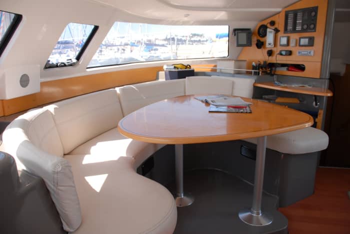 Descubra Porto-Vecchio num catamarã durante um dia inteiro.