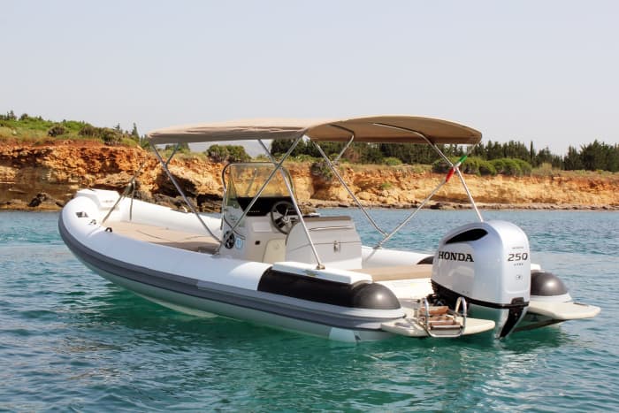 Easy Marzamemi getaway: A 4h30 boat trip on a motorboat