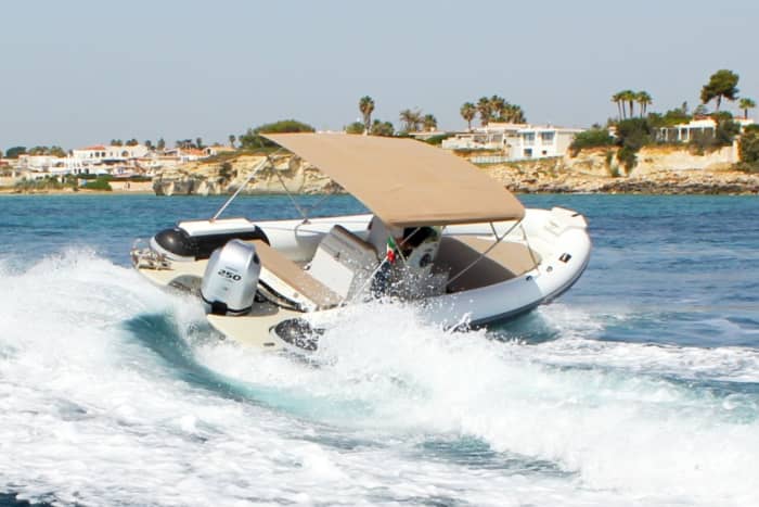 Easy Marzamemi getaway: A 4h30 boat trip on a motorboat