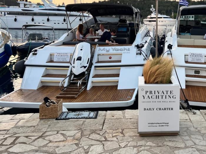 Genießen Sie 8 Stunden auf einem Motorboot in Kefalonia