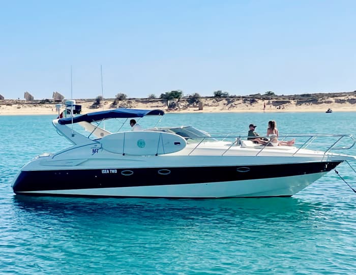 Excursion privée en yacht à moteur d'une demi-journée et au coucher du soleil