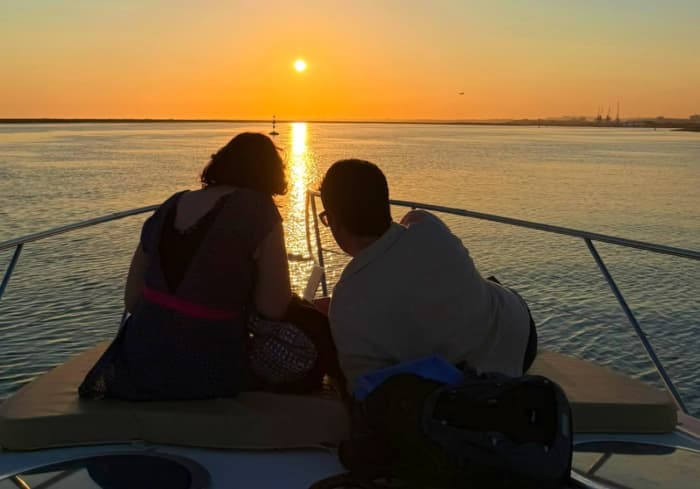 Private Motoryacht-Tour bei Sonnenuntergang