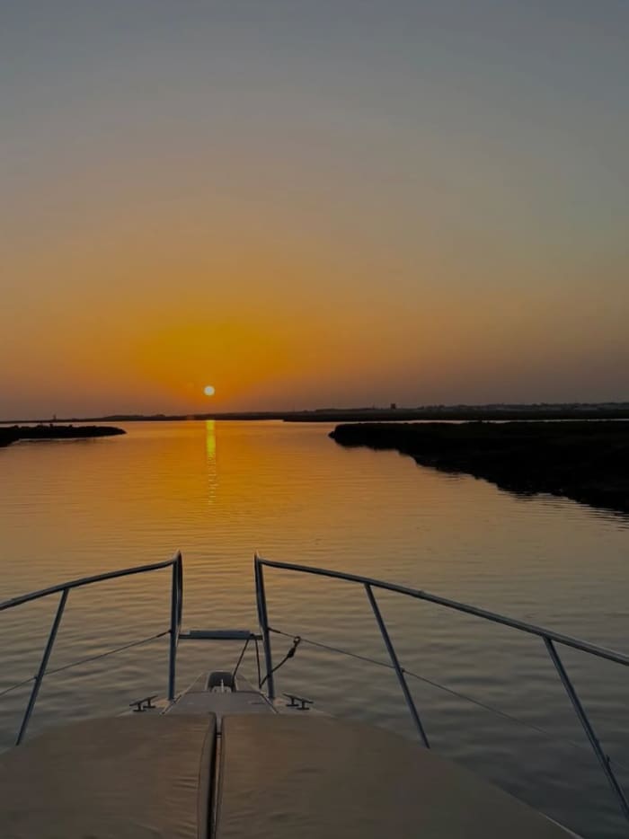 Private Motoryacht-Tour bei Sonnenuntergang