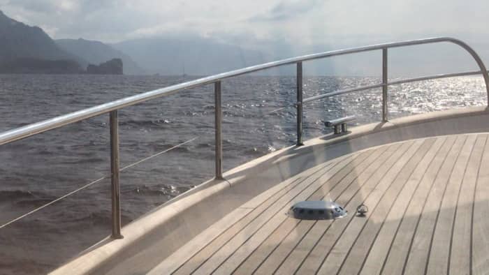 Um dia em Cala d'Or: Desfrute de 8 horas de descobertas em um barco a motor.