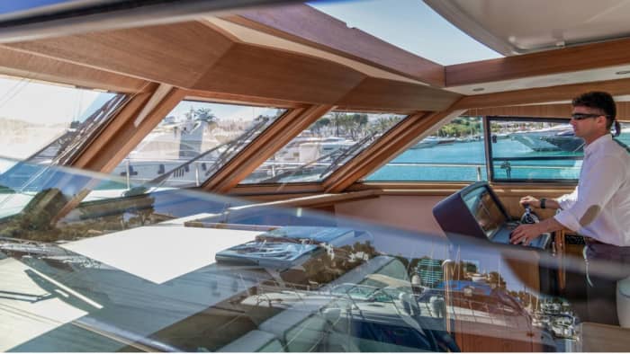 Um dia em Cala d'Or: Desfrute de 8 horas de descobertas em um barco a motor.