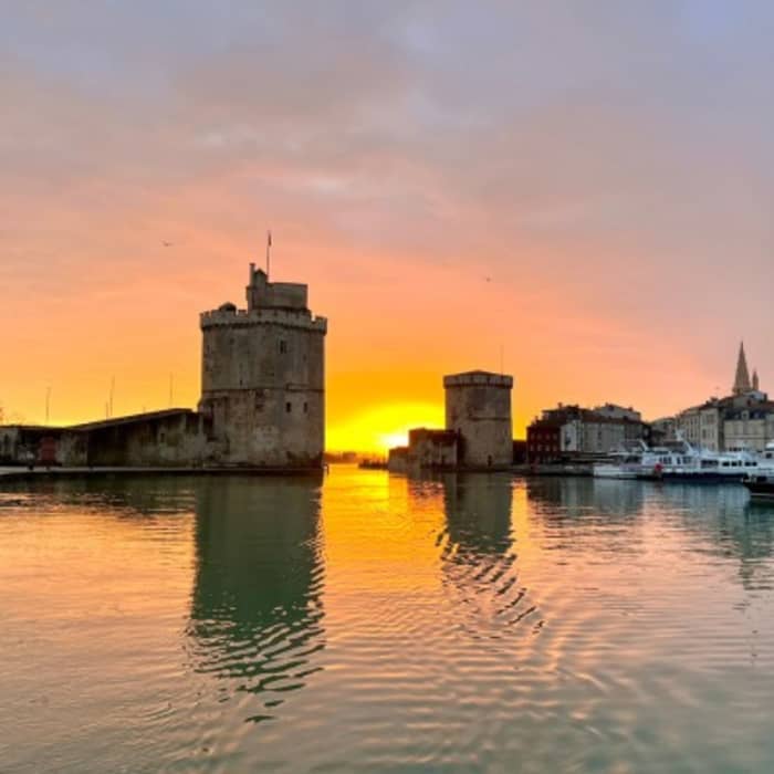 El ritmo de La Rochelle: Momentos inolvidables en un velero.
