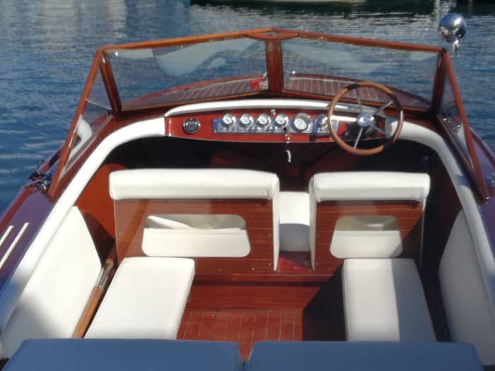 Classic wooden boat on Lake Como - 4h