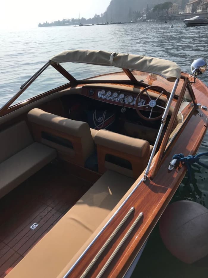 Classic wooden boat on Lake Como - 4h