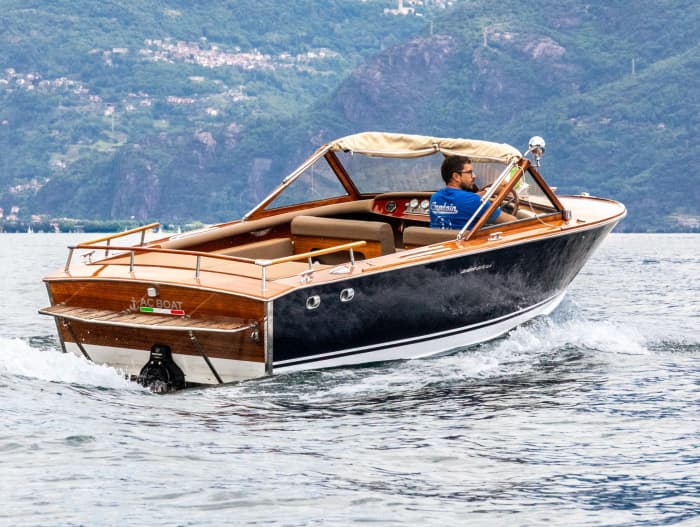Classic wooden boat on Lake Como - 4h