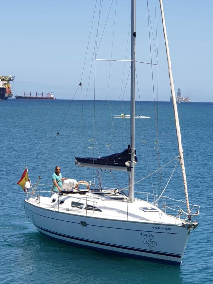6-stündiger Segeltörn, bei dem Sie unser wunderschönes Meer genießen können, mit einem Zwischenstopp zum Schwimmen usw. rund um Las Palmas de Gran Canaria