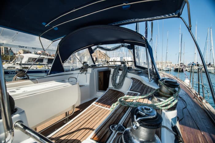 Breng 10 uur door op het warme water van Alicante.