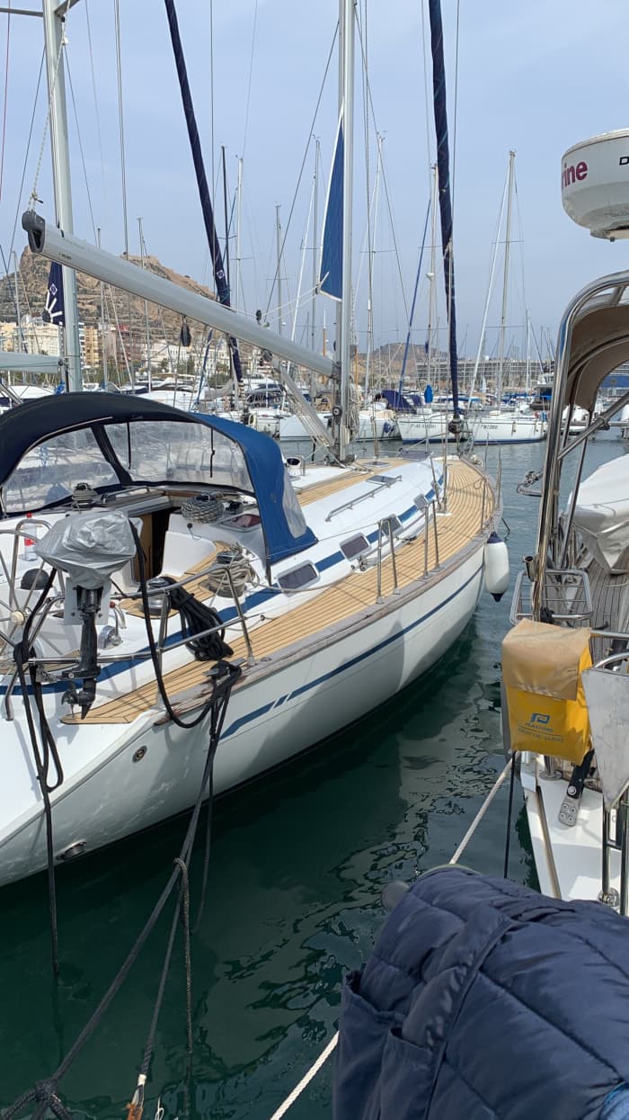 Breng 10 uur door op het warme water van Alicante.