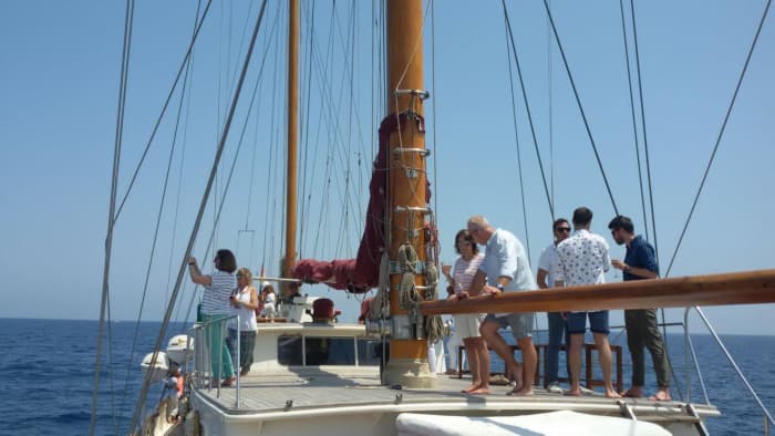 2-HOUR TOUR ON A HISTORIC SAILBOAT