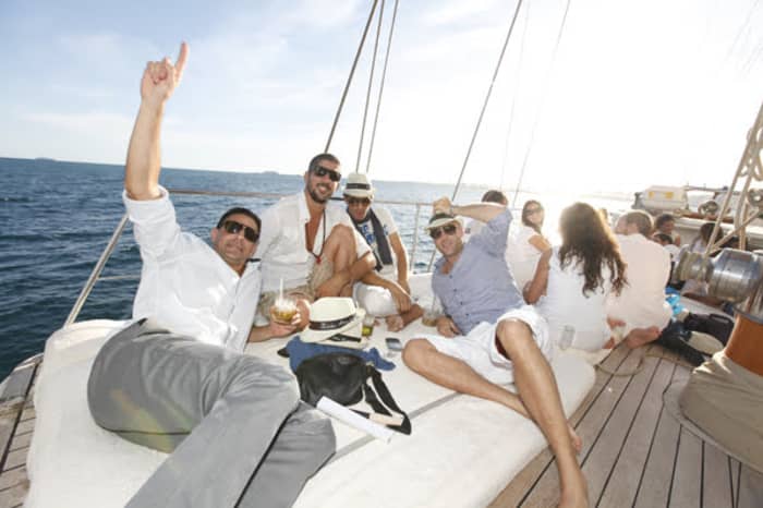 2-HOUR TOUR ON A HISTORIC SAILBOAT