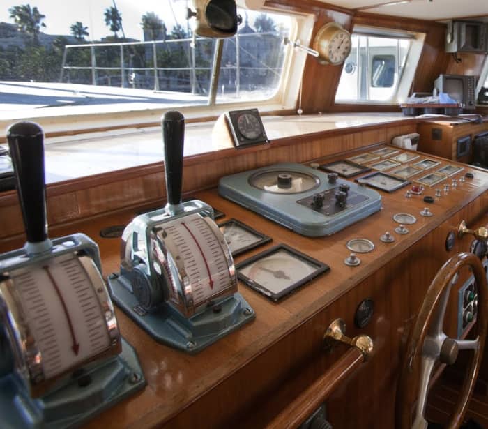 2-HOUR TOUR ON A HISTORIC SAILBOAT