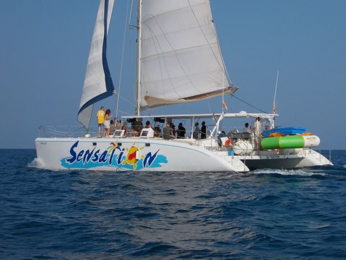 3-HOUR CATAMARAN TOUR WITH SWIMMING ON THE HIGH SEA
