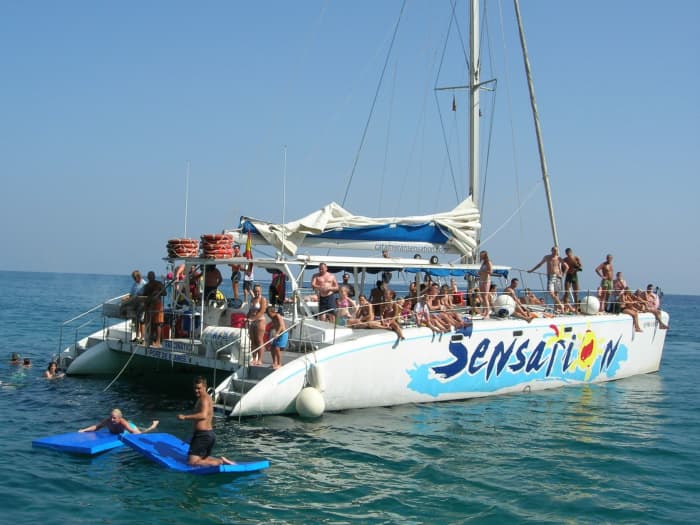 3-HOUR CATAMARAN TOUR WITH SWIMMING ON THE HIGH SEA