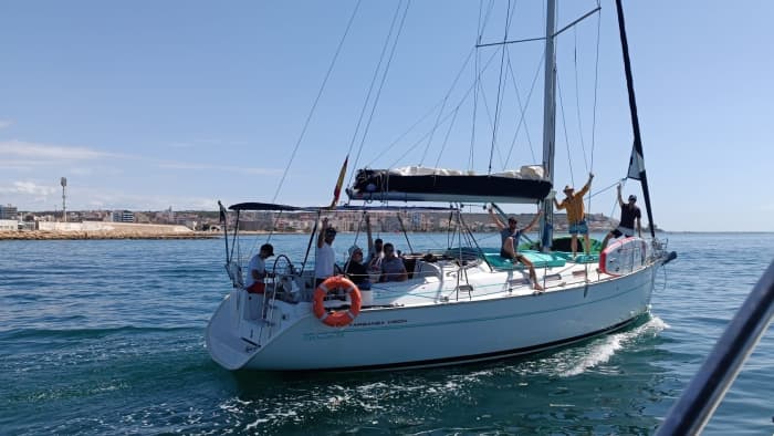 Verbringen Sie 8 Stunden mit Segeln rund um Santa Pola.