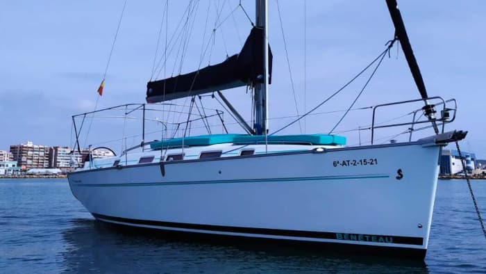 Verbringen Sie 8 Stunden mit Segeln rund um Santa Pola.