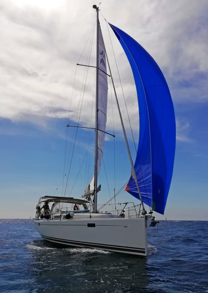 Spend a 8h sailing around Juan les Pins on a sailboat