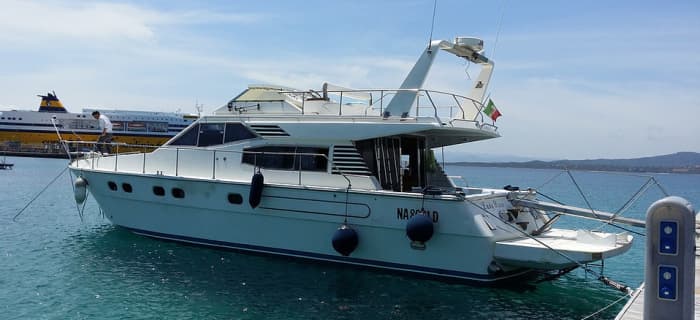 Genießen Sie 7 Stunden auf einem Motorboot im Golf von Aranci