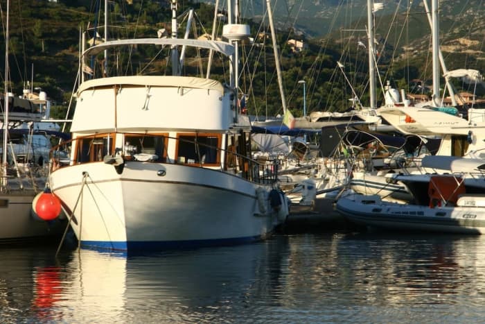 Un día clásico en barco en la isla de Elba.