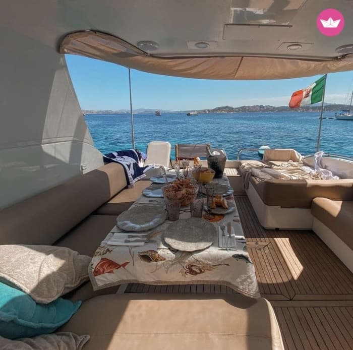 Serenidad salvaje: experiencia de día completo en barco por Lavezzi e Isola Piana