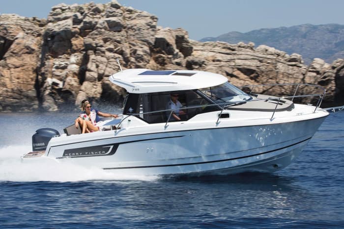 Discover Sumartin on a motorboat for 9h