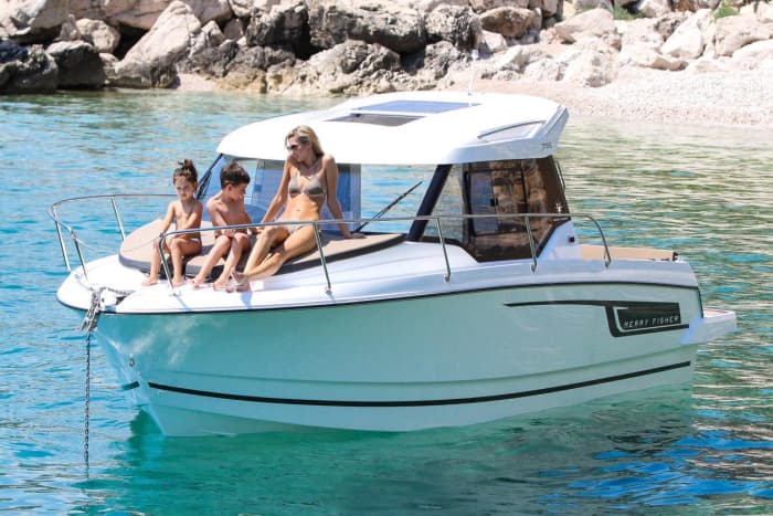 Discover Sumartin on a motorboat for 9h