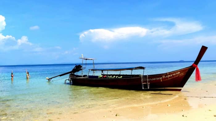 Découvrez les rivages de Krabi : une excursion d'une journée complète à bord d'un bateau à moteur