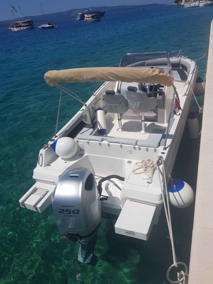 Profitez de 9 heures de bateau à moteur pour explorer Brela