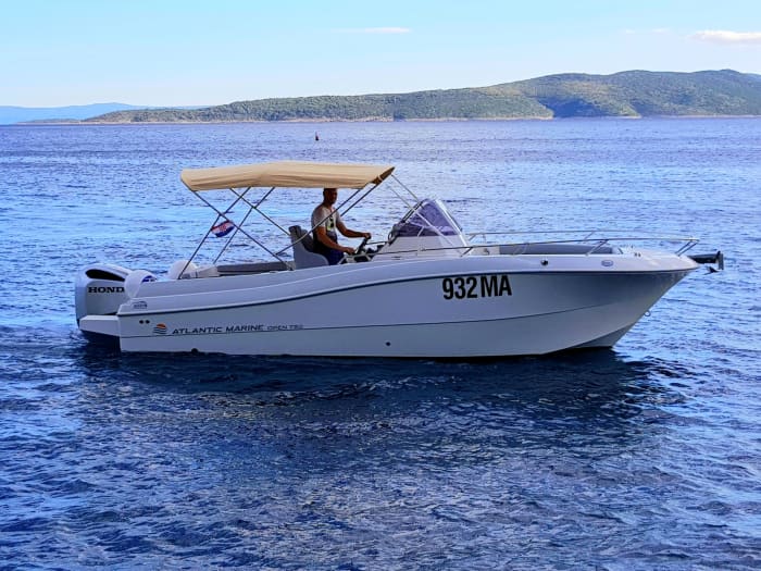Profitez de 9 heures de bateau à moteur pour explorer Brela