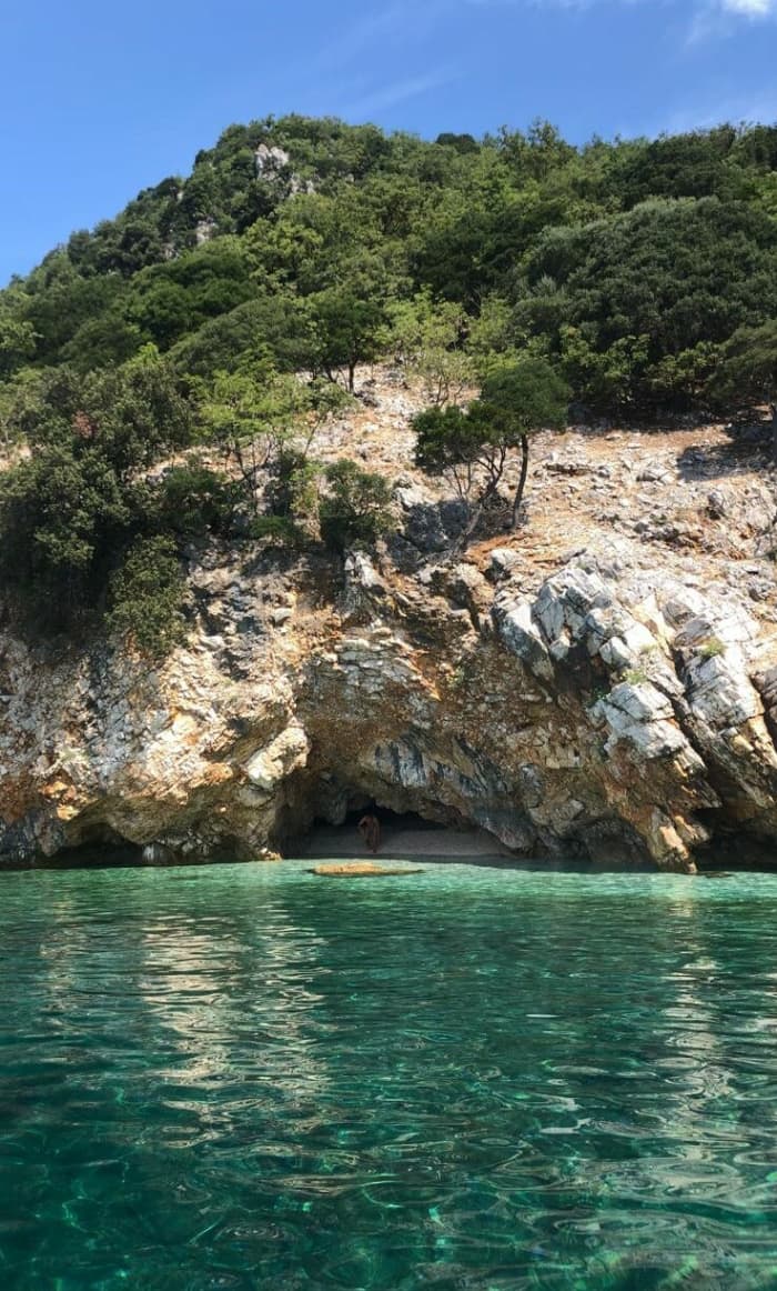 4 Stunden 15 Minuten, um Malinska mit dem Motorboot zu entdecken