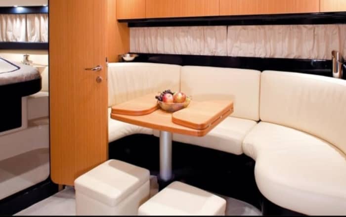 Grottes et plage de Kalathas, excursion privée en yacht à Macherida