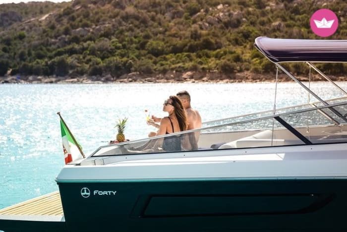Endagsutflykt till Caprera och La Maddalena: mellan förtrollande stränder och kristallklart vatten