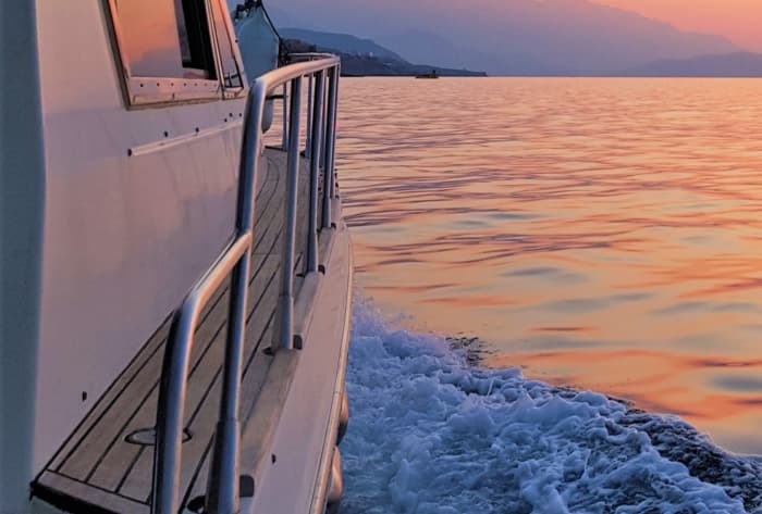 Croisière au coucher du soleil : Une excursion de 3 heures en bateau à moteur au coucher du soleil