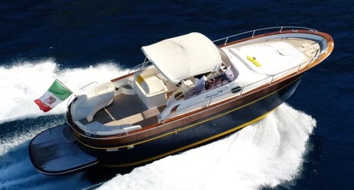 4 Stunden Zeit, um Praiano mit dem Motorboot zu erkunden