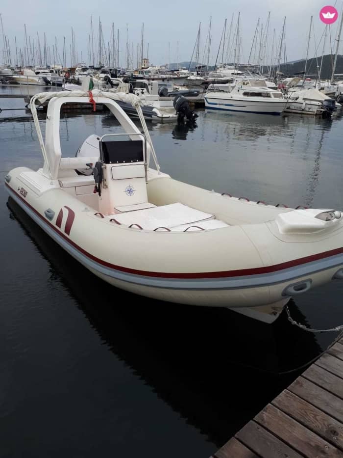 Excursión de medio día en barco a motor en Cannigione.