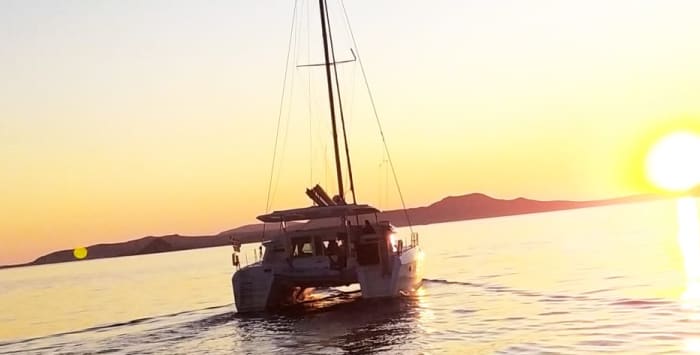Relaxamento Perfeito: Uma Escapada de Luxo Privada de 5 Horas em Catamarã em Mykonos