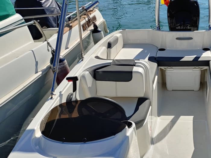 3 ore a Malaga: noleggia una barca a motore e goditi