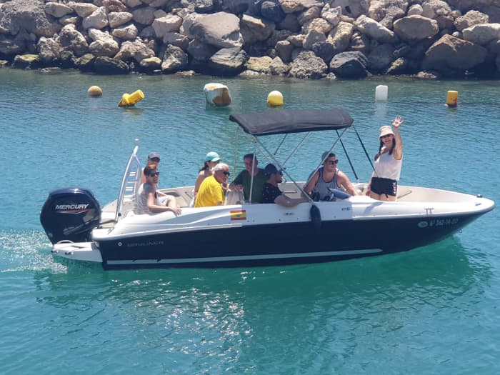 3 ore a Malaga: noleggia una barca a motore e goditi